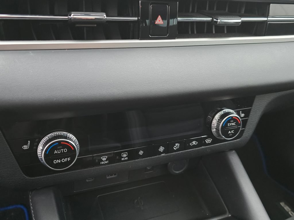 Used 2023 Mitsubishi Outlander 4WD Plug-In Hybrid image 26