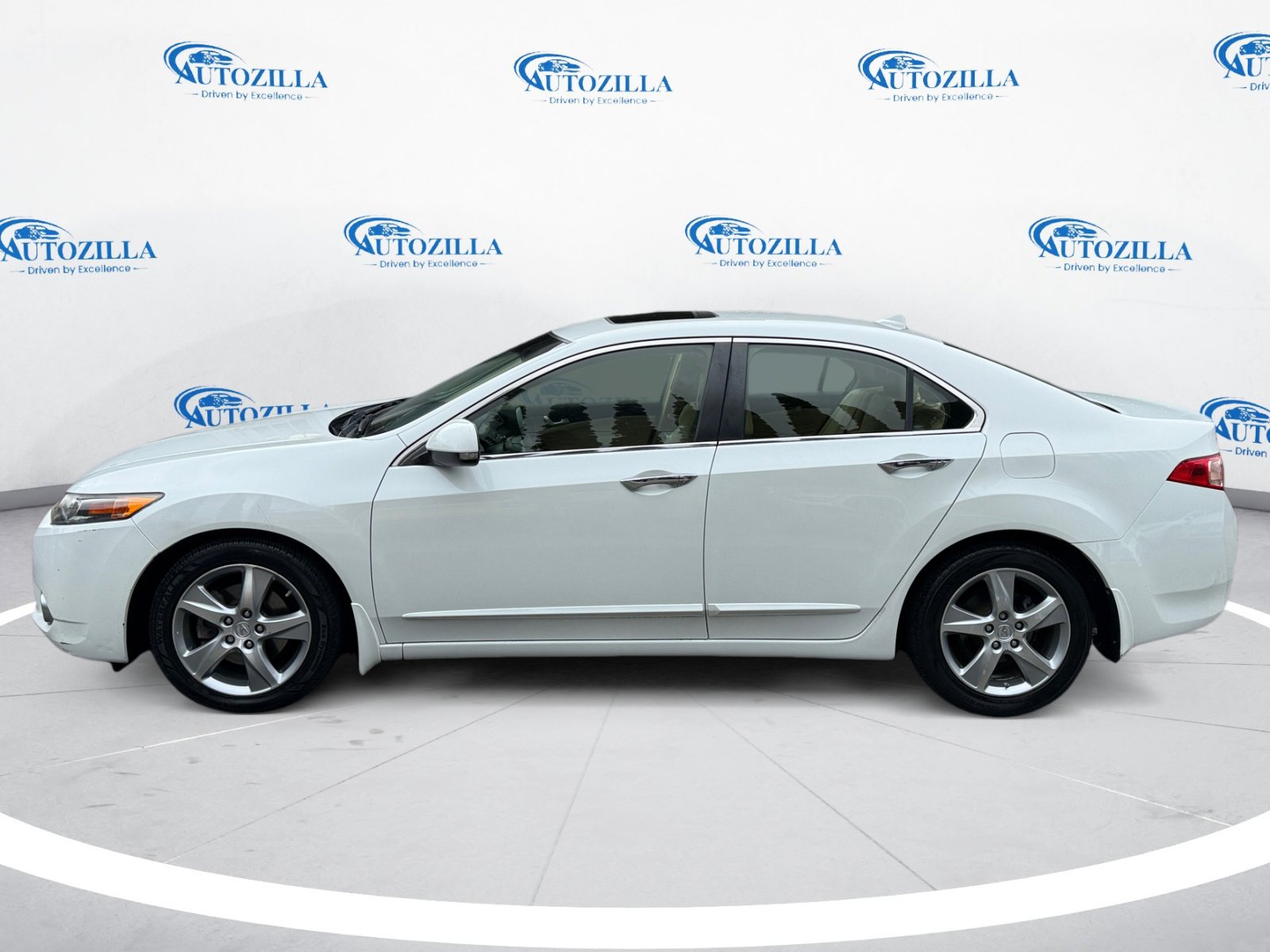 Used 2013 Acura TSX Sedan image 2