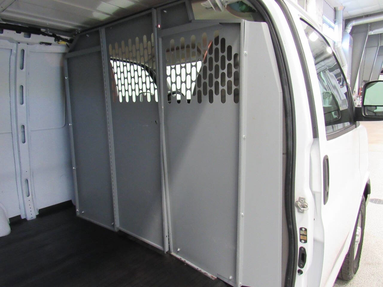 Used 2020 Chevrolet Express 3500 w/ Driver Convenience Package image 20