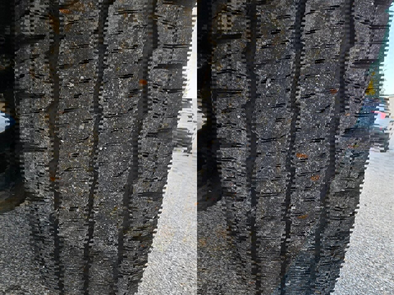 Used 2022 Ford E-Transit Medium Roof image 31