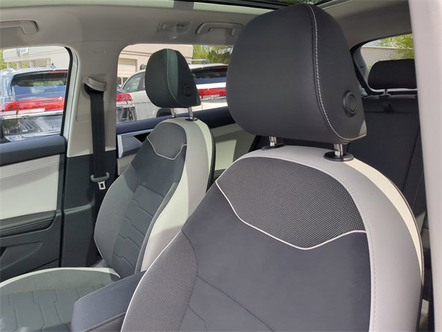 New 2025 Volkswagen Taos SE image 18