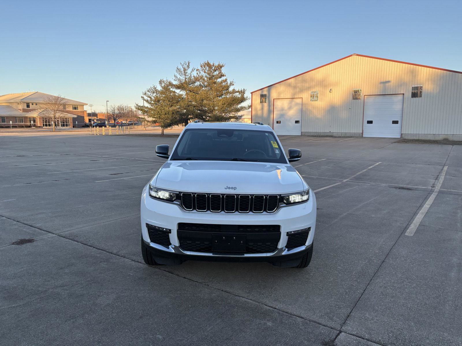 Used 2023 Jeep Grand Cherokee L Limited image 23