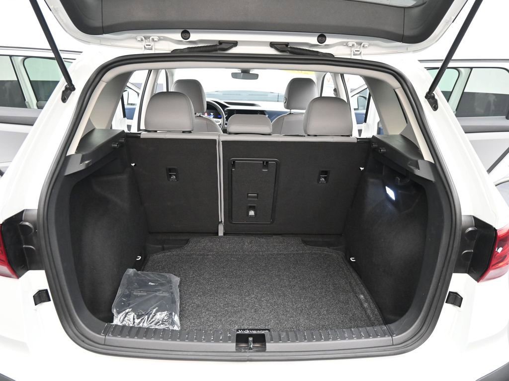 Used 2024 Volkswagen Taos SE image 28