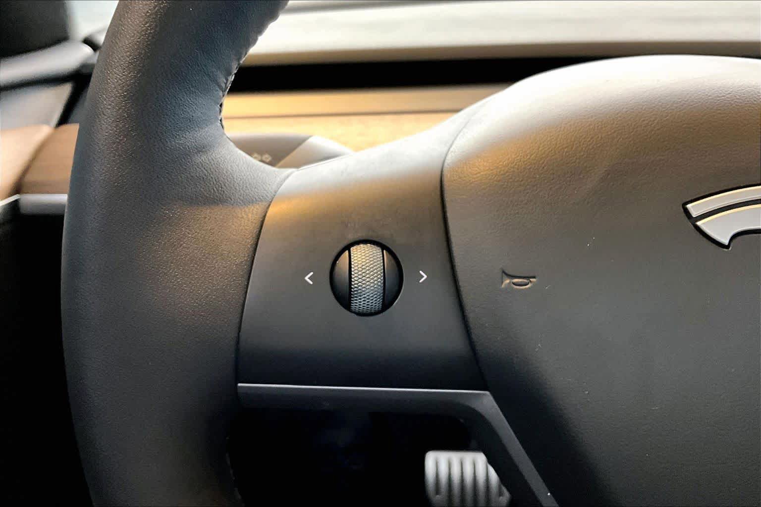 Used 2024 Tesla Model Y Performance image 23