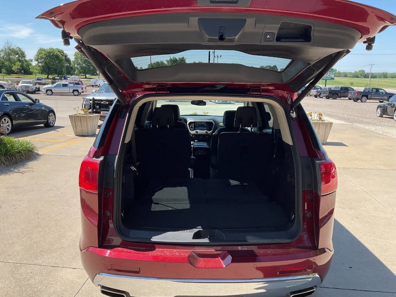 Used 2018 GMC Acadia Denali w/ Technology Package AWD/4WD image 13
