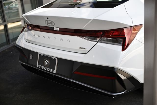 Certified 2025 Hyundai Elantra Limited FWD image 7