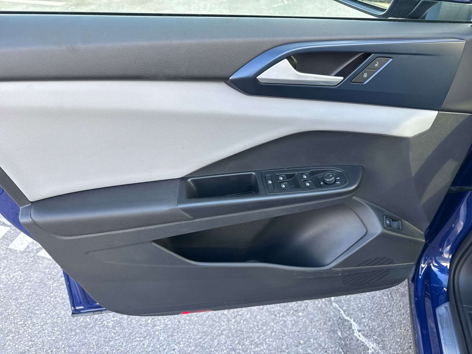 Certified 2023 Volkswagen Taos SE image 11