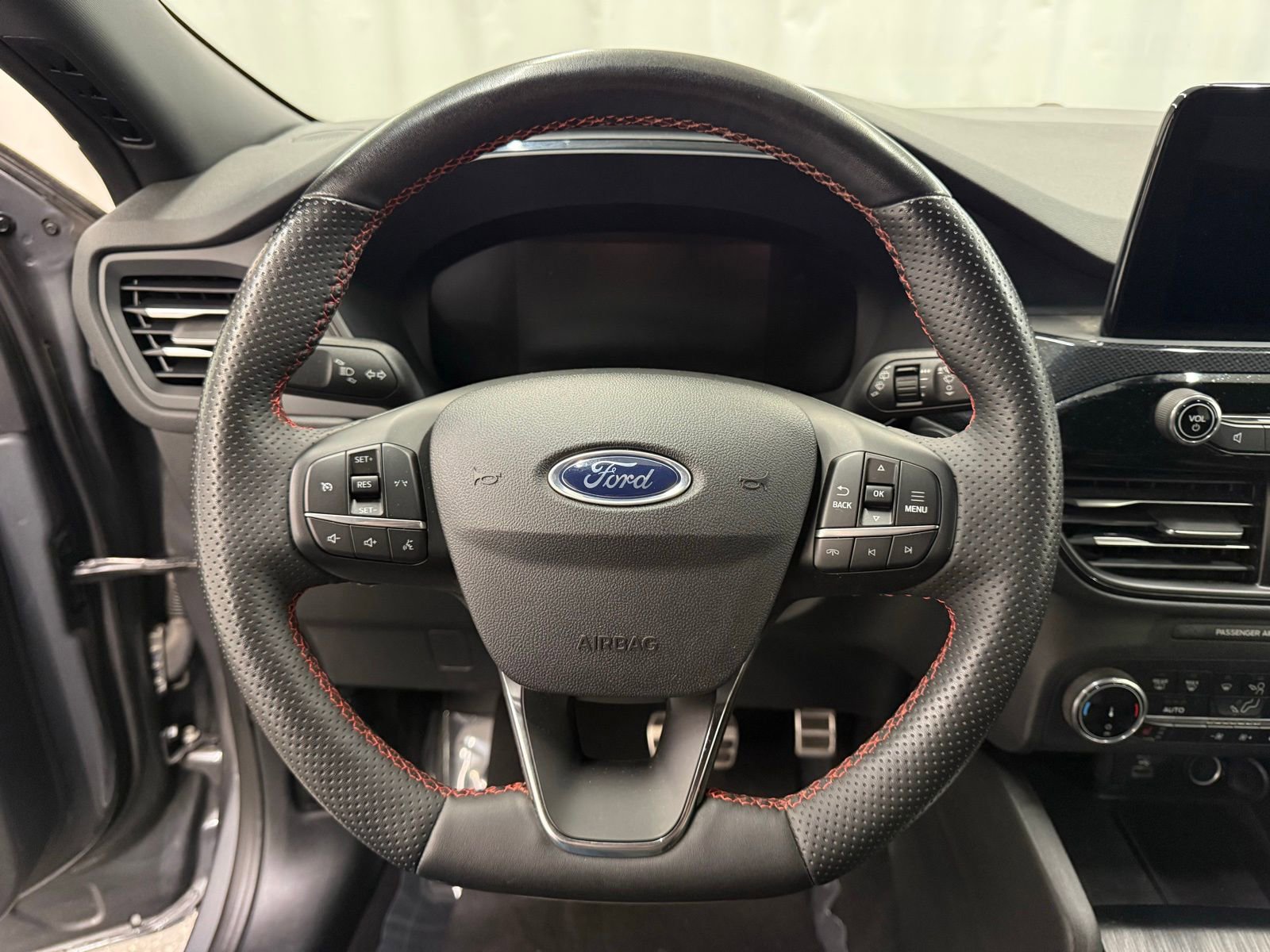 Used 2023 Ford Escape ST-Line Select AWD/4WD image 12