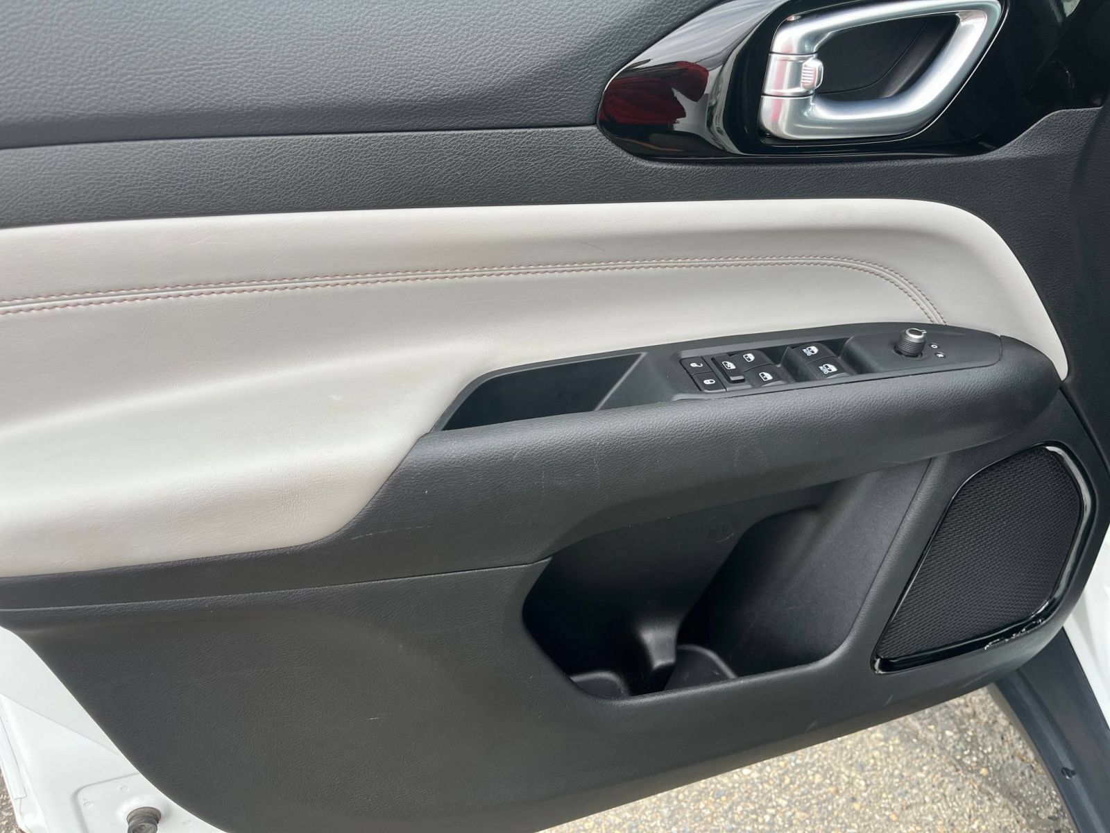 Used 2025 Jeep Compass Limited AWD/4WD image 18