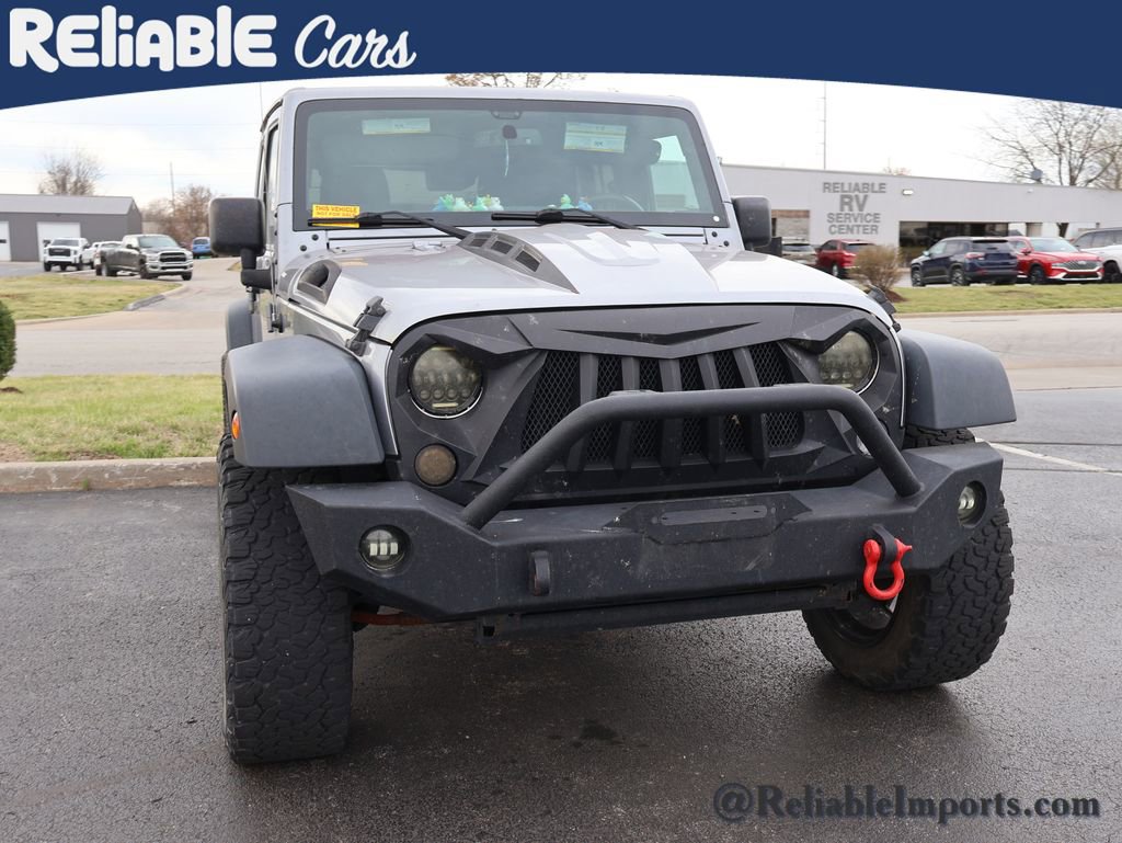 Used 2015 Jeep Wrangler Unlimited Rubicon w/ Connectivity Group image 3