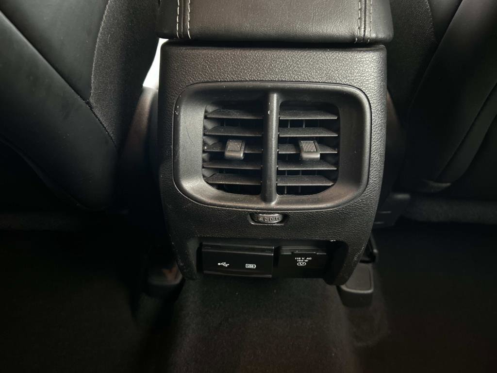 Used 2015 Mercedes-Benz C 400 4MATIC image 33