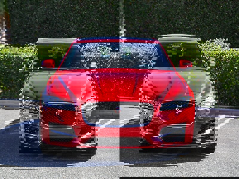 Used 2017 Jaguar XF R-Sport image 2