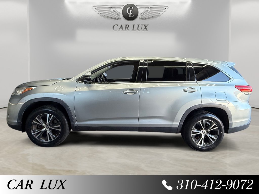 Used 2019 Toyota Highlander LE FWD image 2