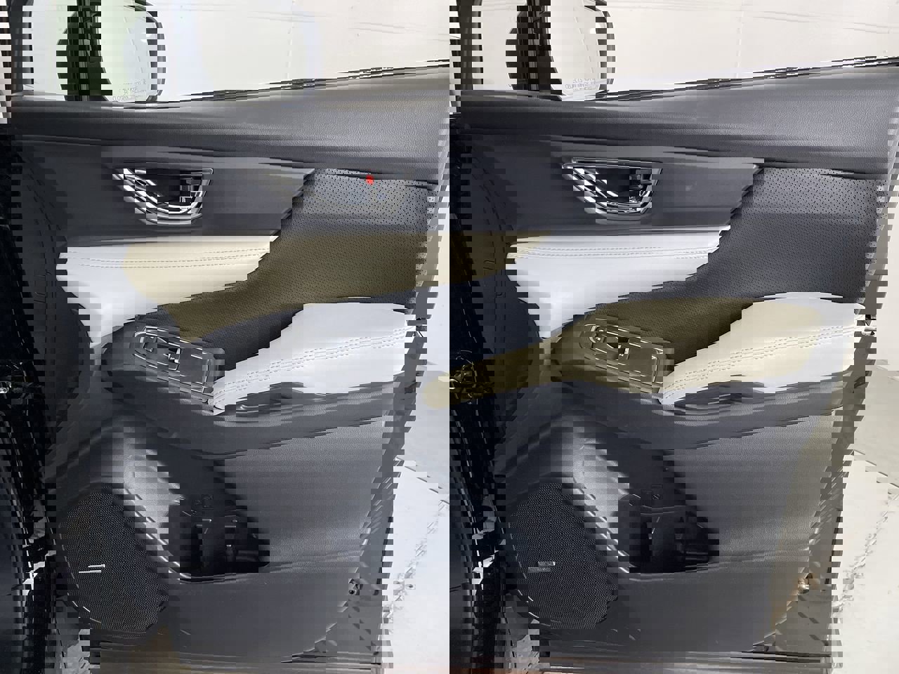 Used 2021 Subaru Ascent Limited w/ Technology Package image 26