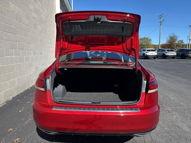 Used 2020 Volkswagen Passat 2.0T R-Line image 10