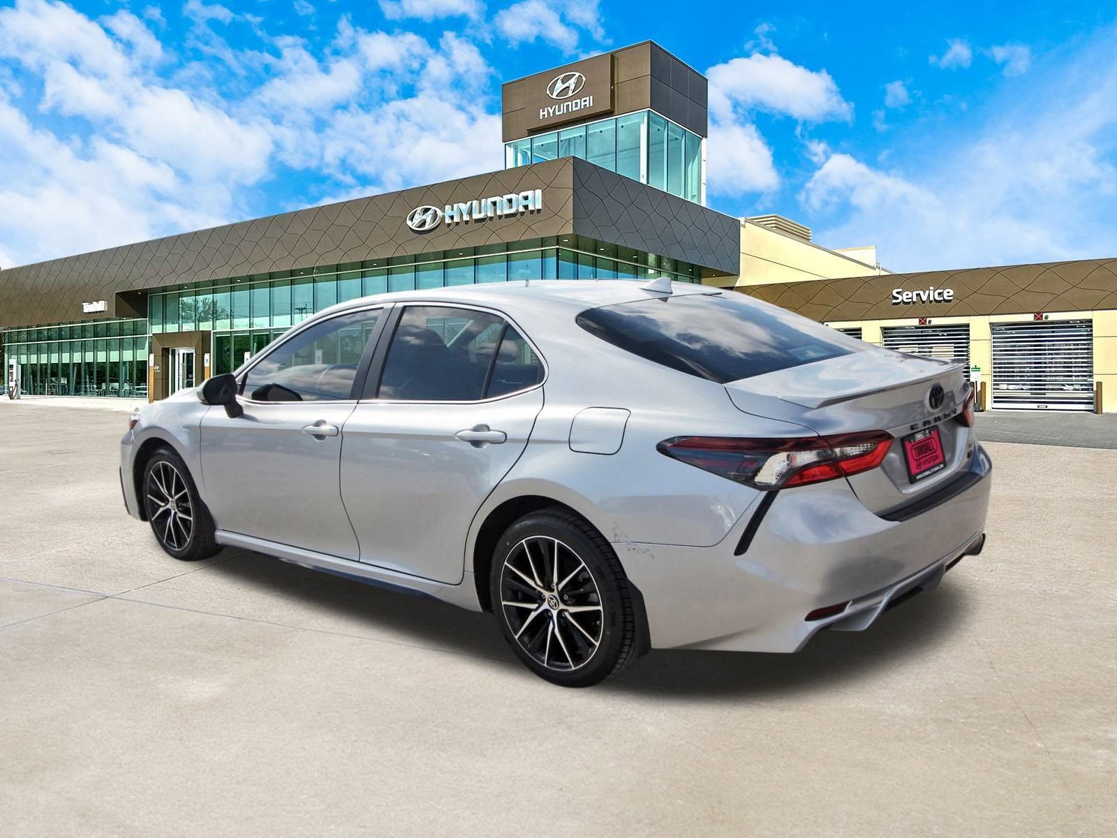 Used 2024 Toyota Camry SE image 8