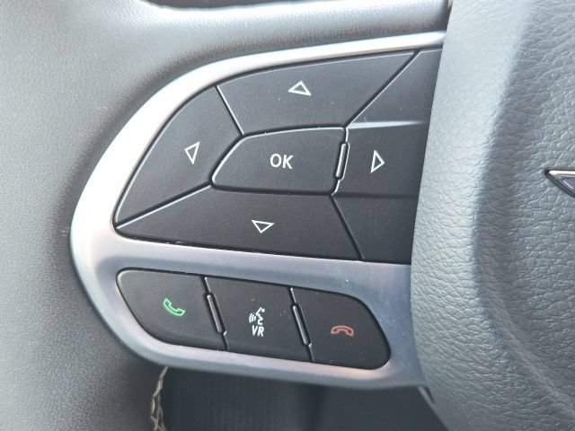 Used 2025 Chrysler Pacifica Select AWD/4WD image 13