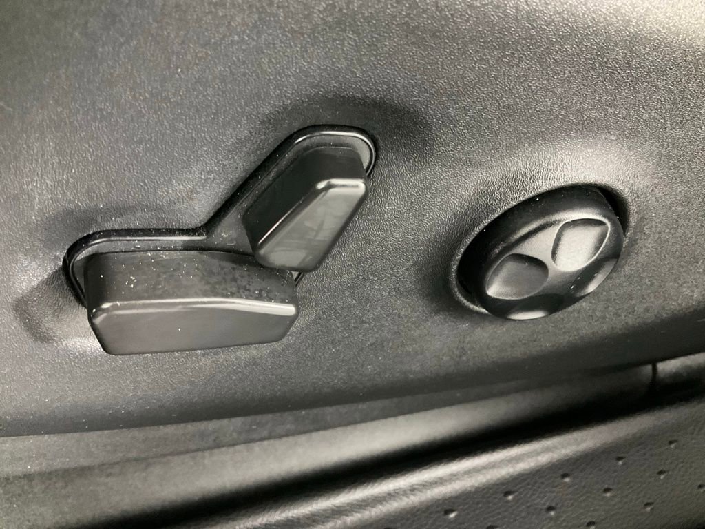 Used 2021 Chrysler Pacifica Limited w/ Uconnect Theater Family Group image 24