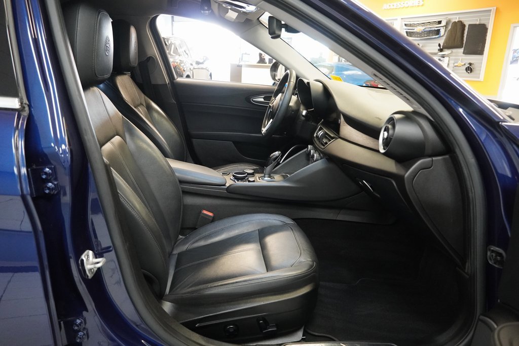 Used 2018 Alfa Romeo Giulia AWD image 26