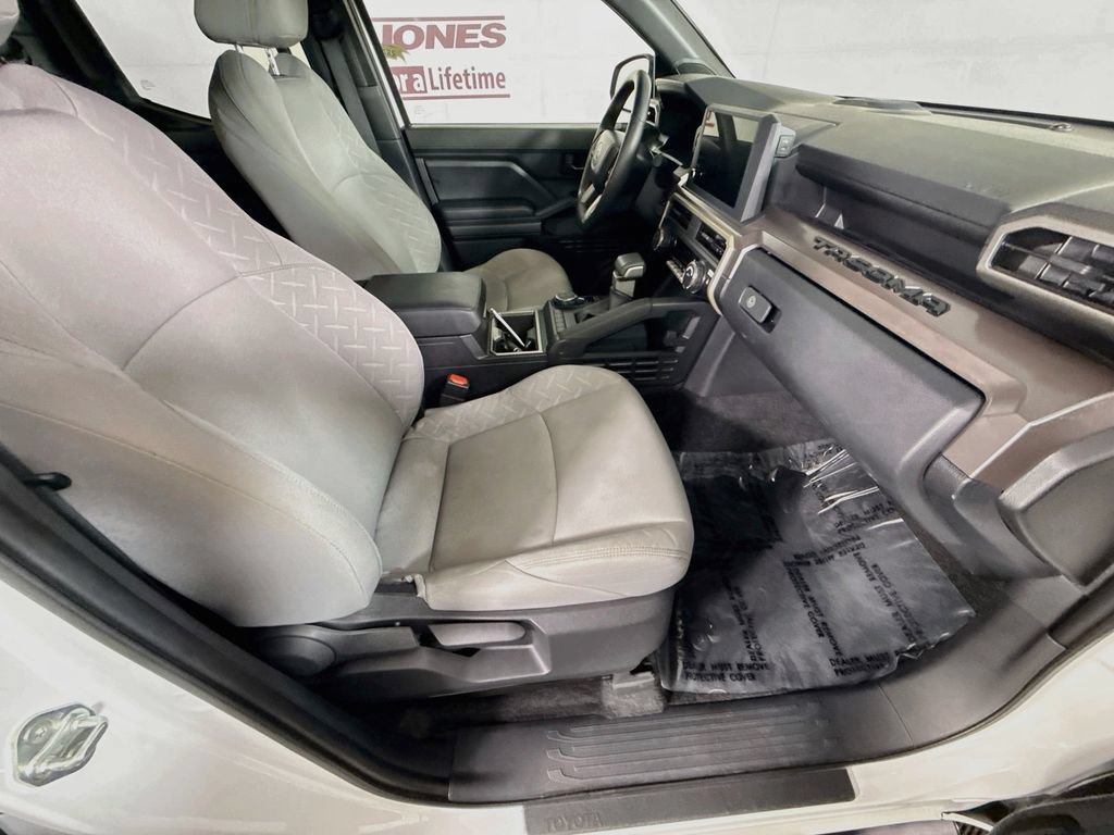 Used 2024 Toyota Tacoma SR5 AWD/4WD image 29