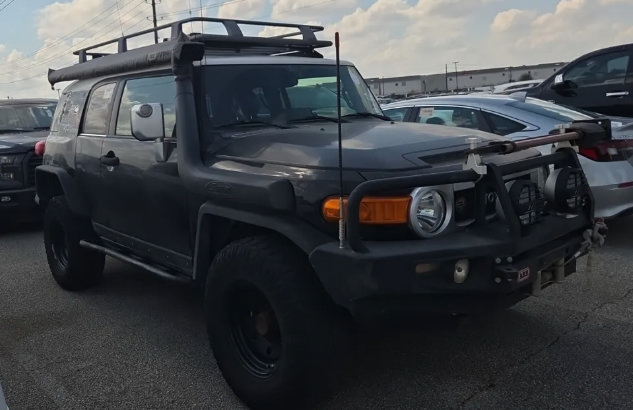 Used 2013 Toyota FJ Cruiser 4WD w/ Upgrade Pkg image 1