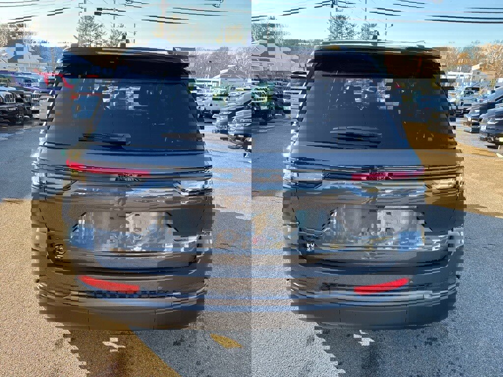 New 2026 Jeep Grand Cherokee Altitude image 6