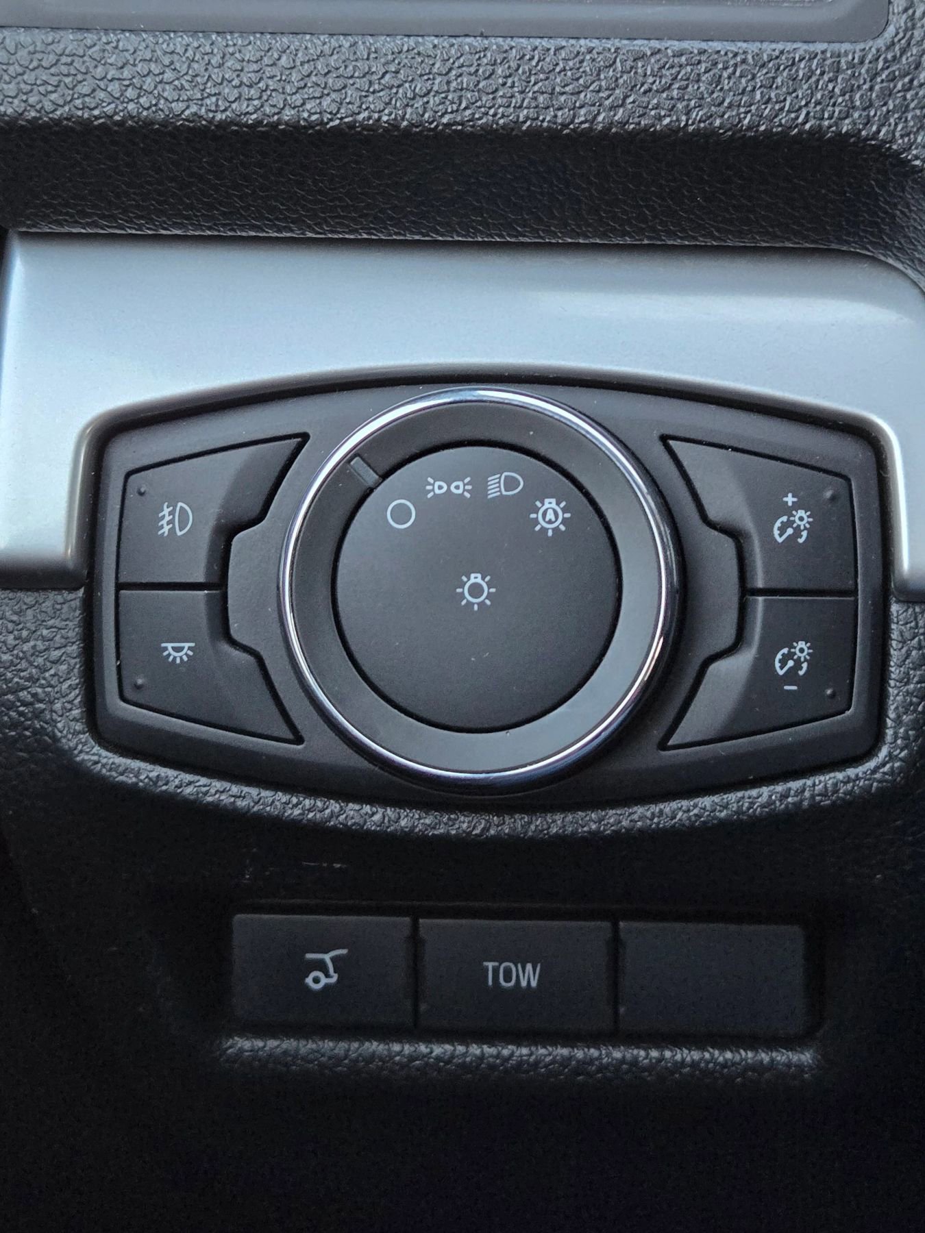 Used 2017 Ford Explorer XLT w/ Equipment Group 202A AWD/4WD image 25