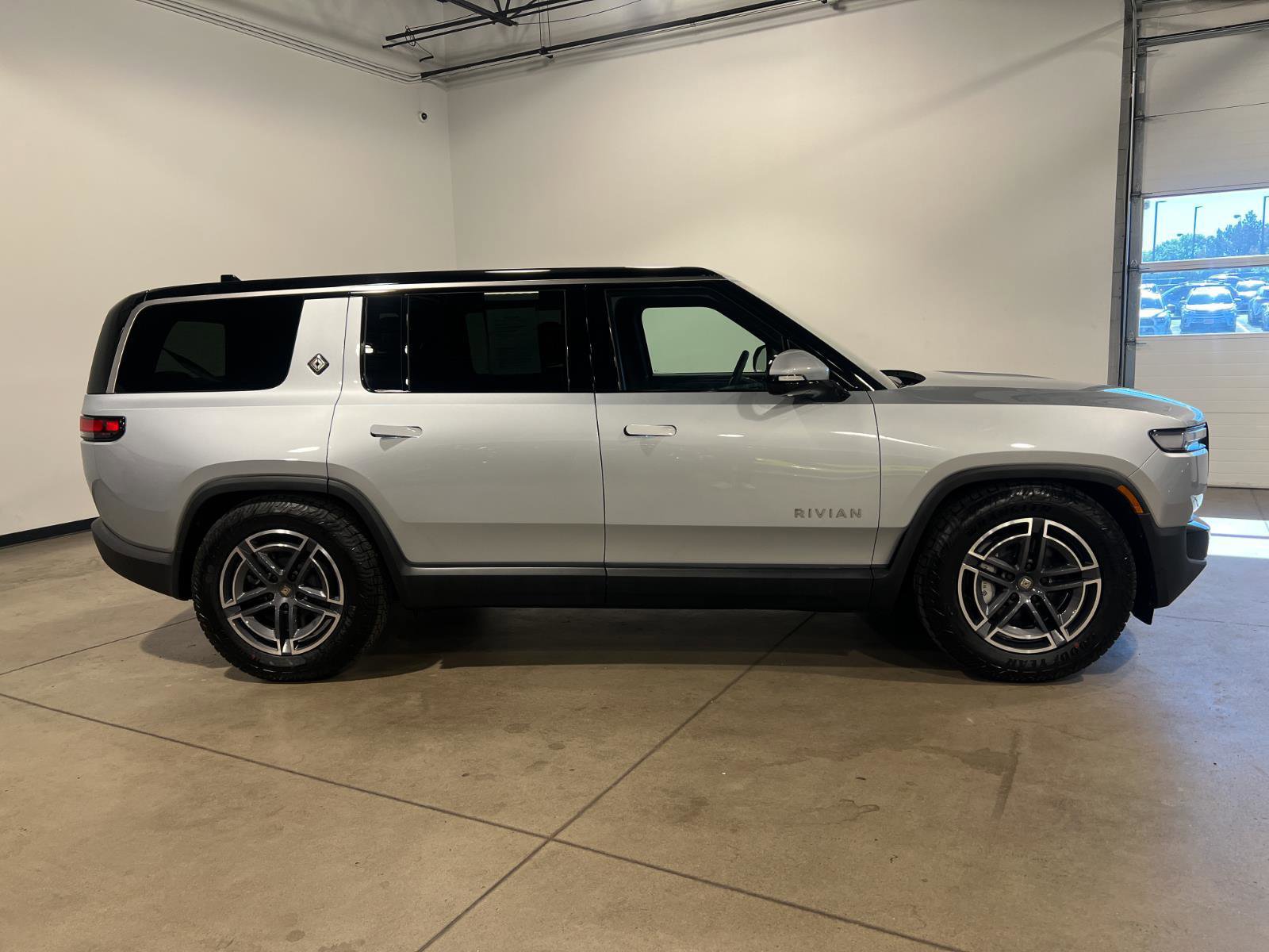 Used 2026 Rivian R1S Adventure AWD/4WD image 2