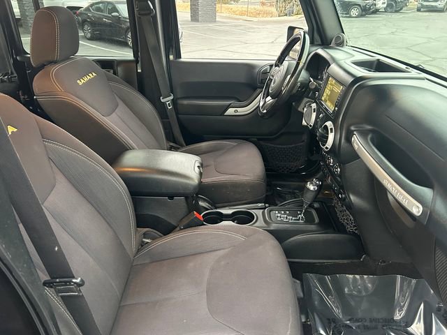 Used 2014 Jeep Wrangler Unlimited Sahara w/ Dual Top Group AWD/4WD image 32