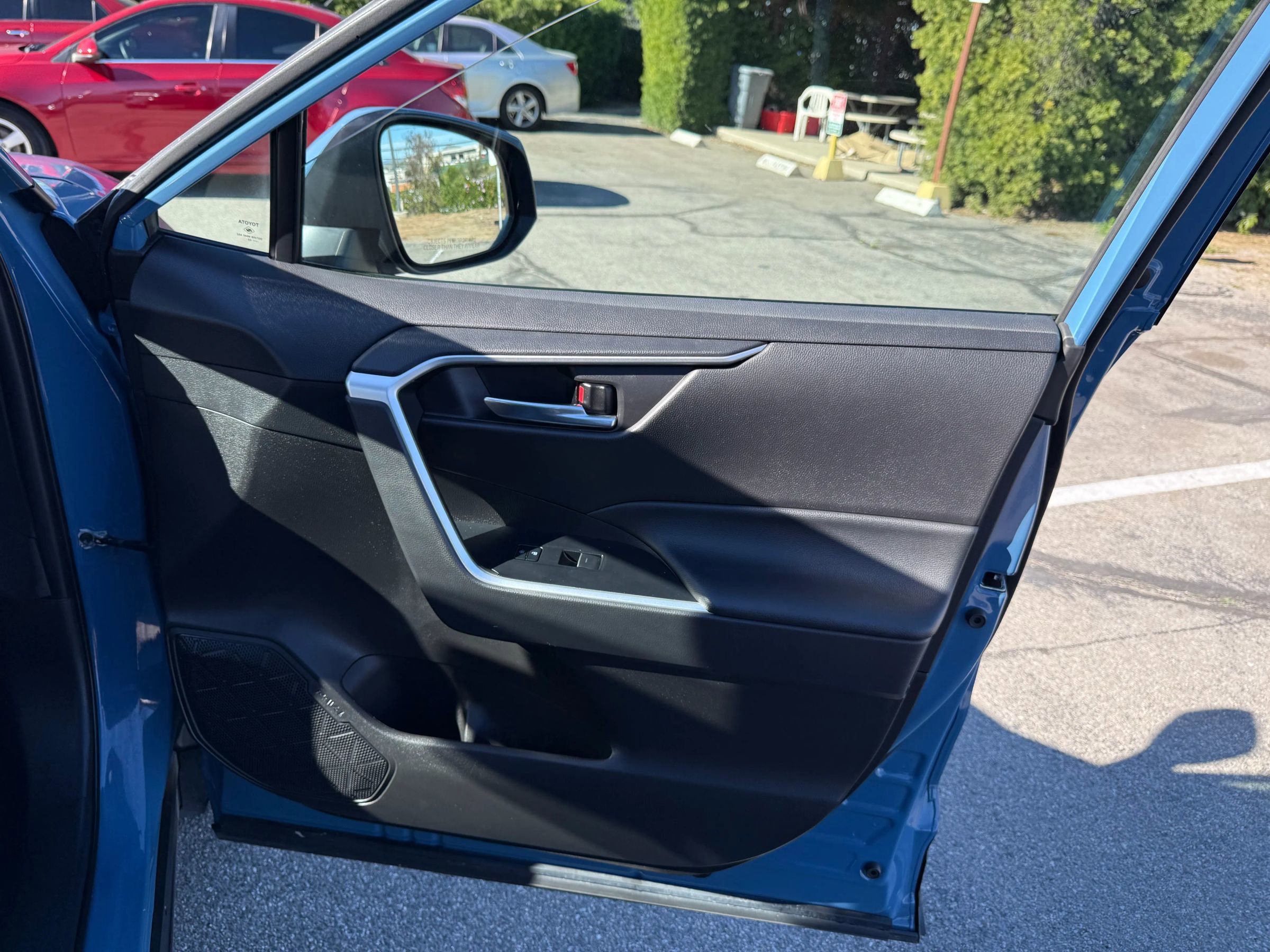 Used 2022 Toyota RAV4 SE w/ Convenience Package image 29