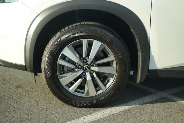 Used 2025 Nissan Pathfinder SL AWD/4WD image 11