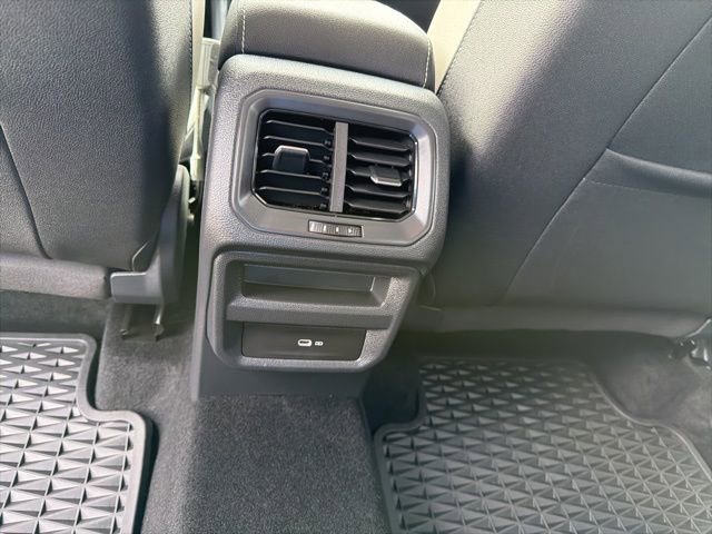 Certified 2025 Volkswagen Taos SE image 21