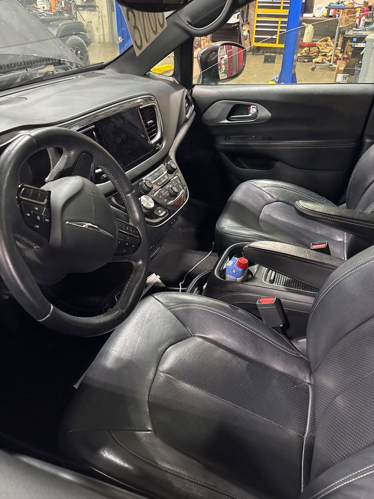 Used 2018 Chrysler Pacifica Touring-L Plus image 6