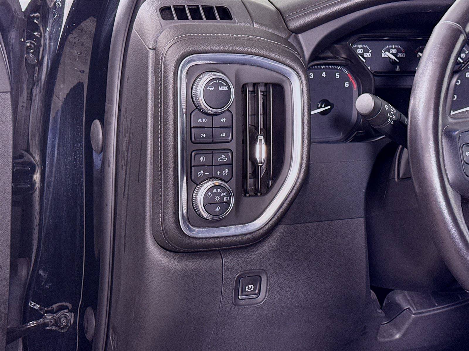 Used 2022 GMC Sierra 1500 SLT w/ SLT Premium Package AWD/4WD image 4