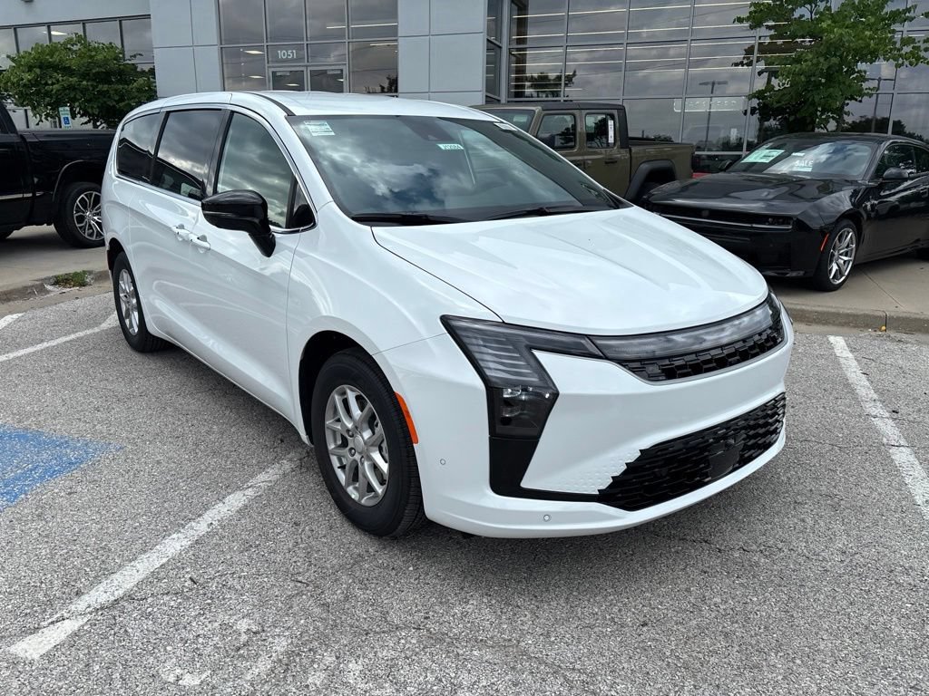 New 2027 Chrysler Pacifica Select FWD image 7