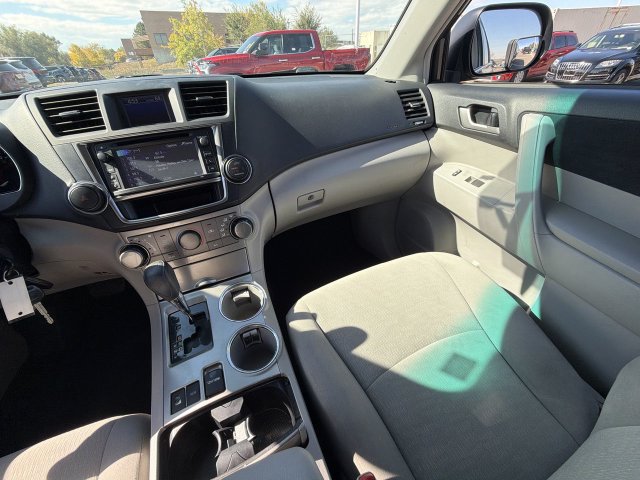 Used 2013 Toyota Highlander Plus w/ Protection Pkg AWD/4WD image 13