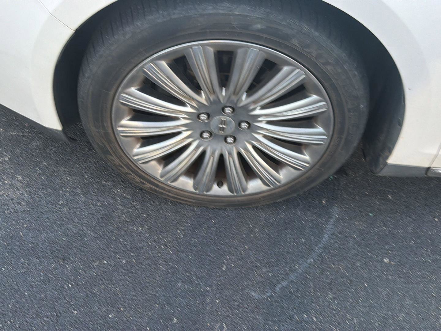Used 2013 Lincoln MKS FWD image 3