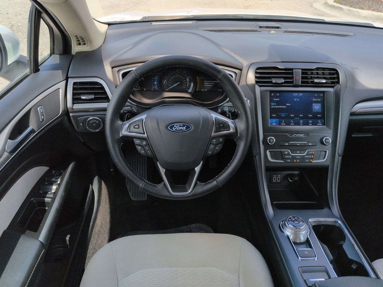 Used 2019 Ford Fusion SE w/ Equipment Group 151A FWD image 16