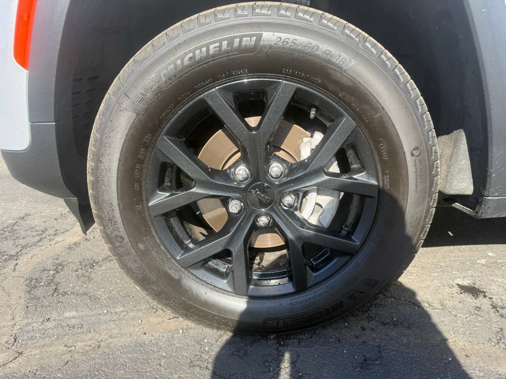 Certified 2024 Jeep Grand Cherokee Altitude AWD/4WD image 9