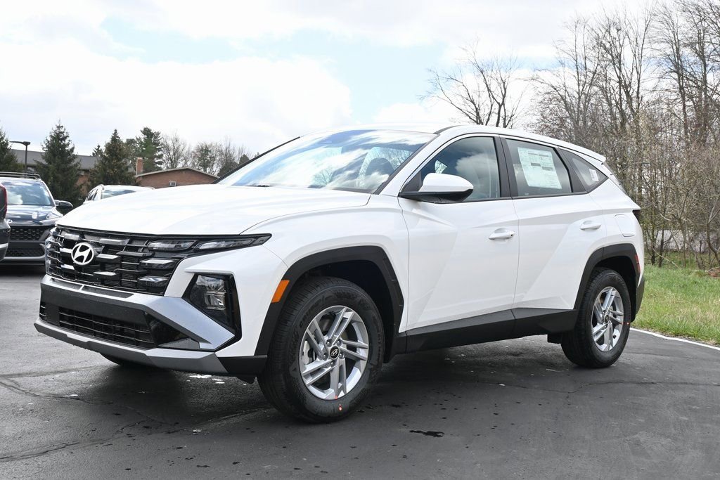 Used 2025 Hyundai Tucson SE AWD/4WD image 2