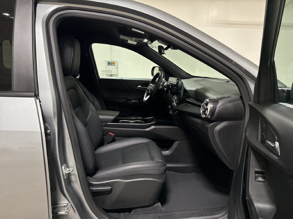 Used 2025 Chevrolet Equinox LT w/ Convenience Package II FWD image 22
