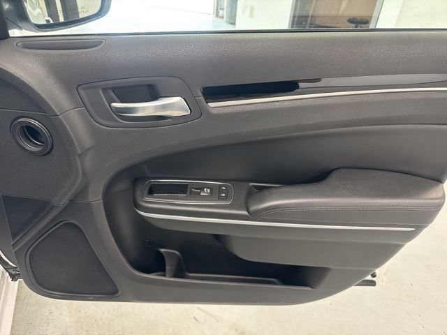 Used 2023 Chrysler 300 Touring AWD/4WD image 24
