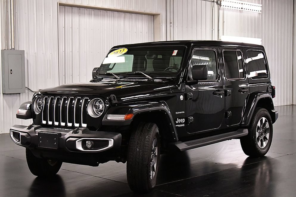 Used 2022 Jeep Wrangler Unlimited Sahara w/ LED Lighting Group AWD/4WD image 3