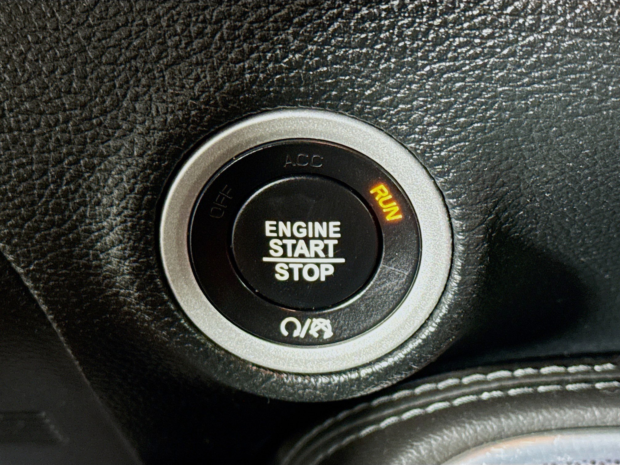 Used 2016 Dodge Challenger R/T Scat Pack w/ Leather Interior Group image 21