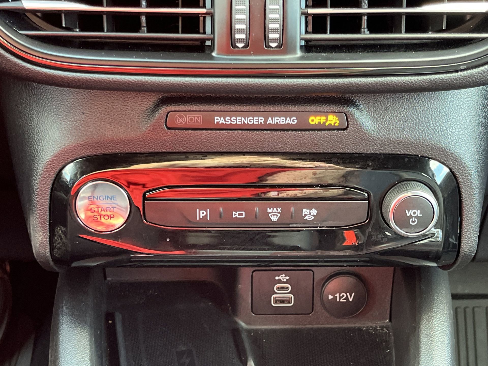 Certified 2025 Ford Escape ST-Line Elite w/ Premium Technology Package AWD/4WD image 5