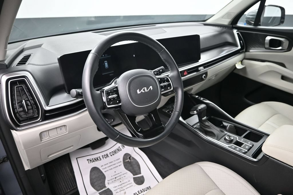 Certified 2025 Kia Sorento S AWD/4WD image 13