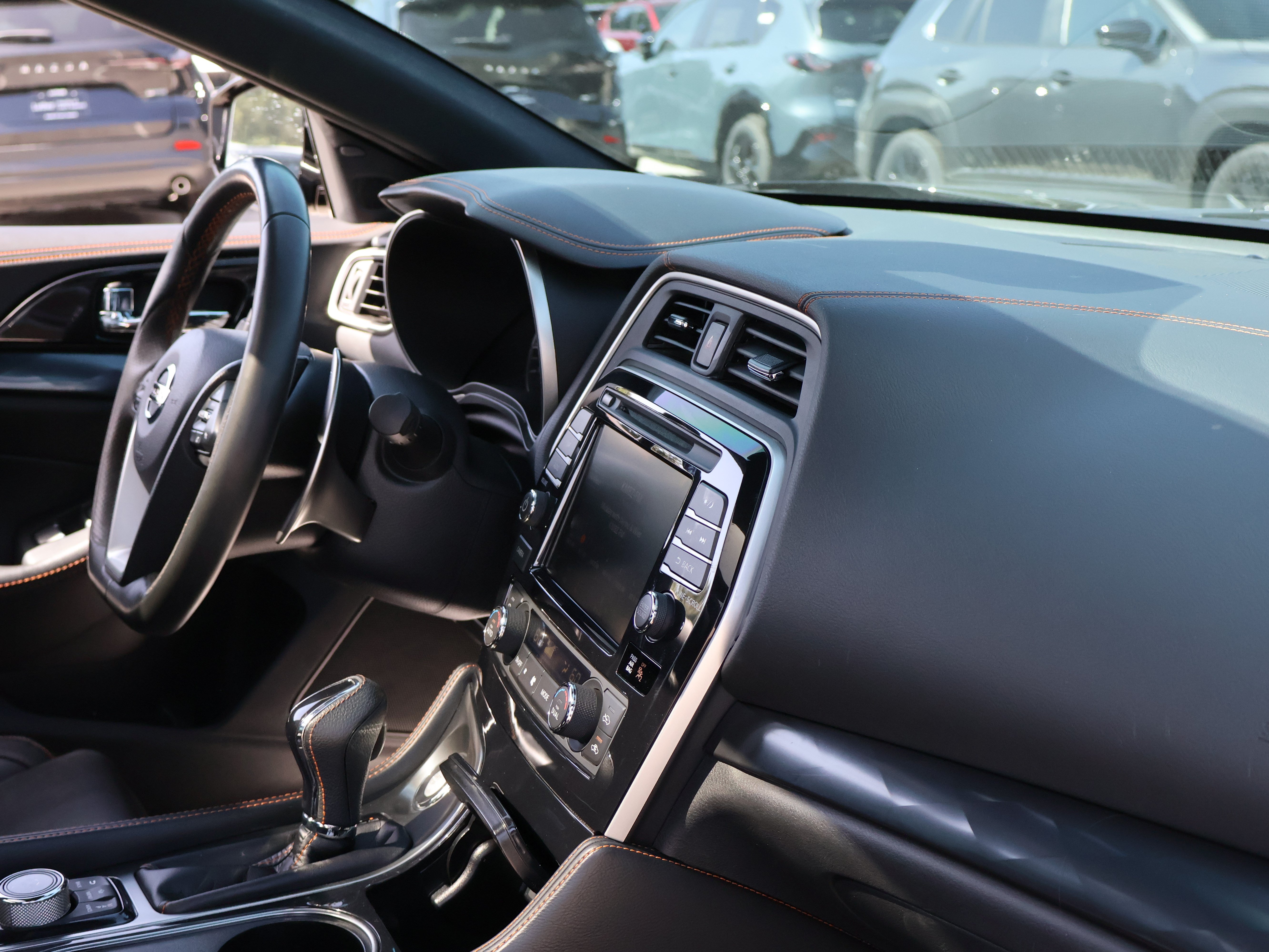 Used 2022 Nissan Maxima SR w/ Sport Mat Group FWD image 11