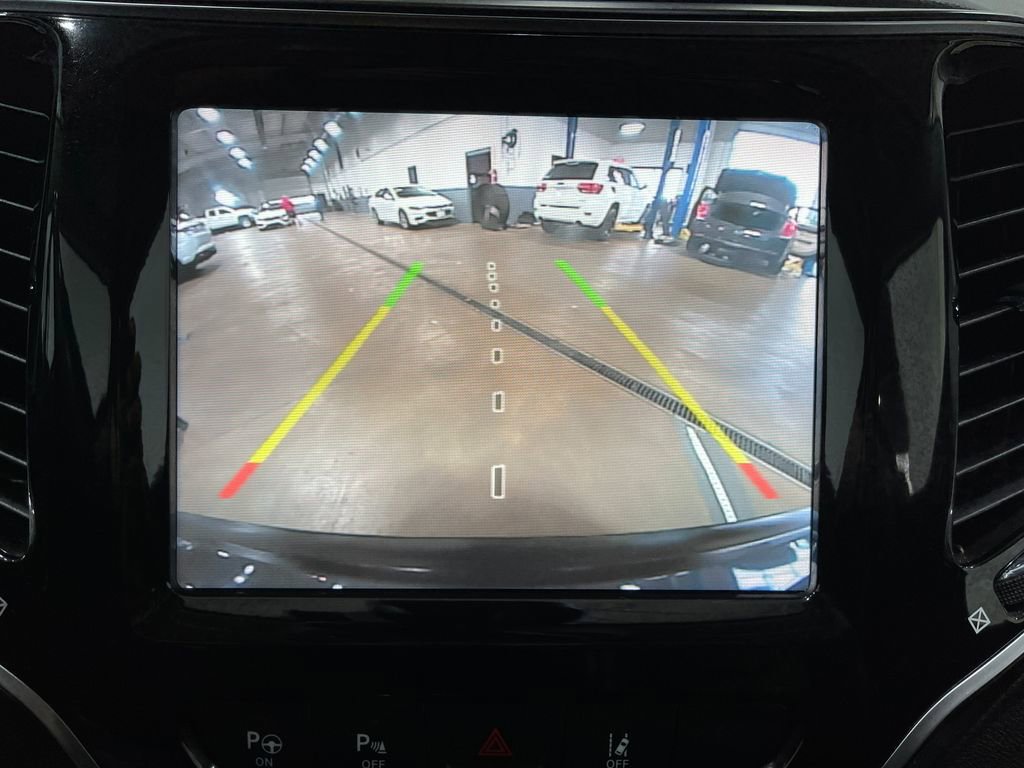 Used 2021 Jeep Cherokee Limited image 10