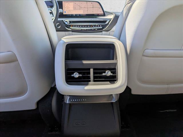 Used 2024 Cadillac Lyriq Luxury AWD/4WD image 17