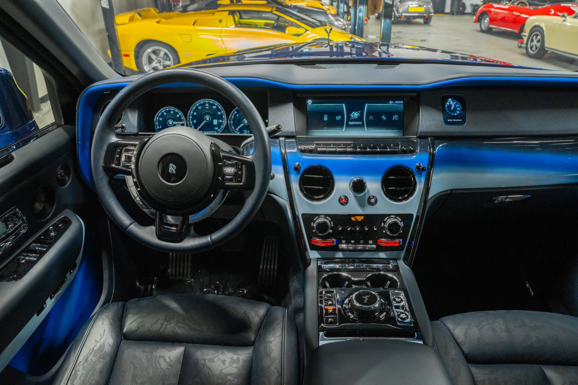 Used 2024 Rolls-Royce Cullinan Black Badge image 38